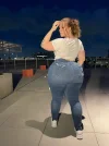 GJmxYoBWYAAKfch.webp
